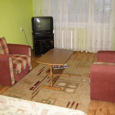 Apartment On Vasylya Chervoniya 67 罗夫诺 外观 照片