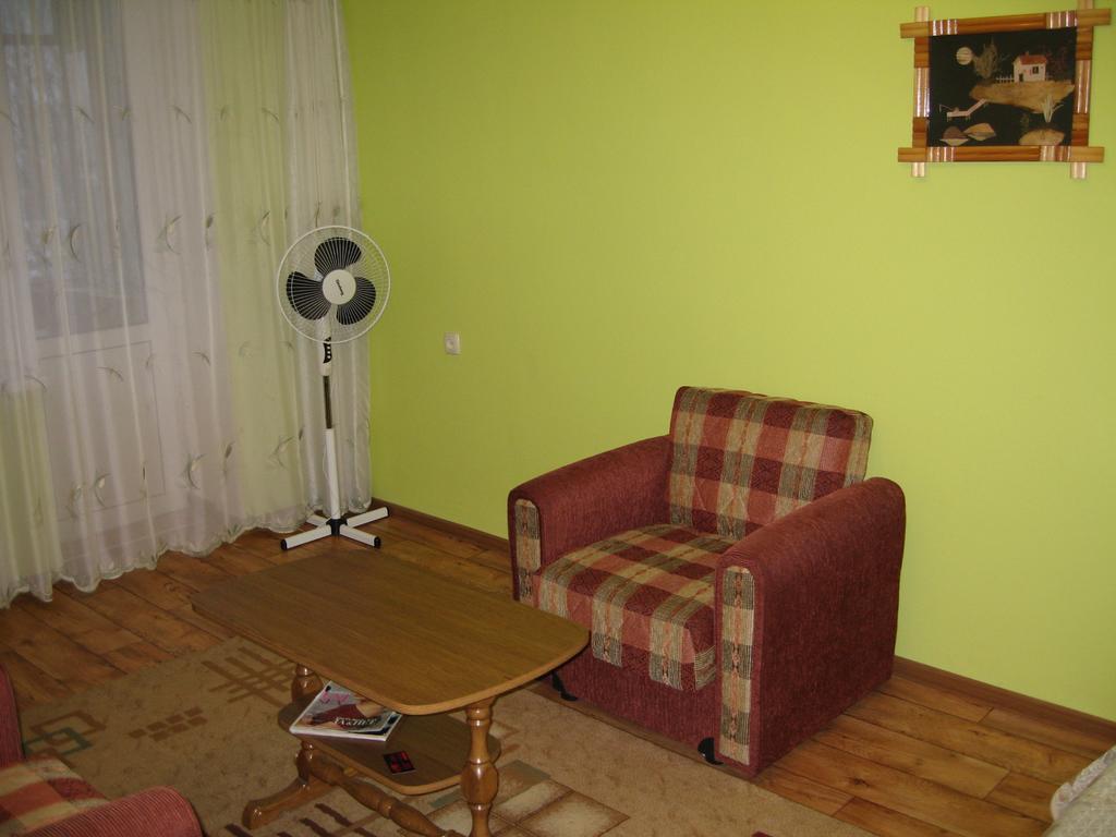 Apartment On Vasylya Chervoniya 67 罗夫诺 外观 照片