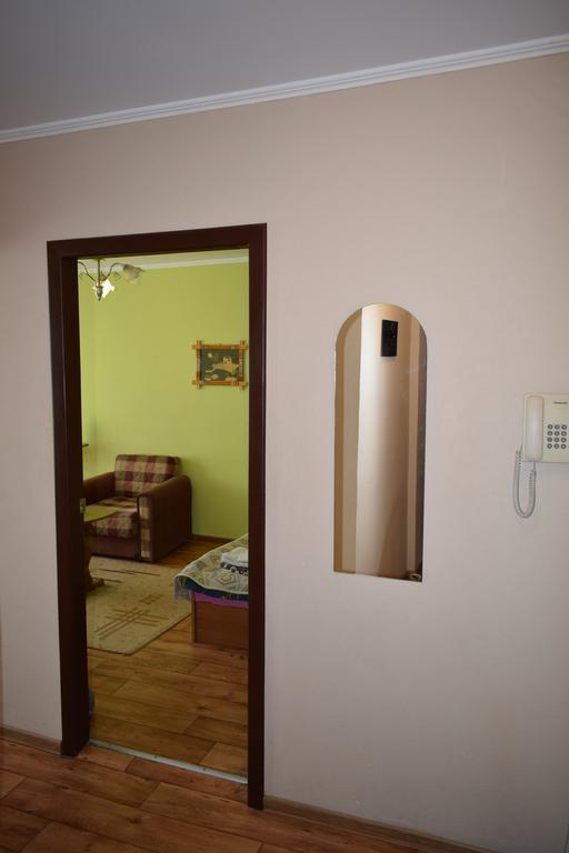 Apartment On Vasylya Chervoniya 67 罗夫诺 外观 照片