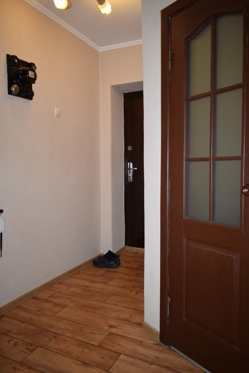 Apartment On Vasylya Chervoniya 67 罗夫诺 外观 照片