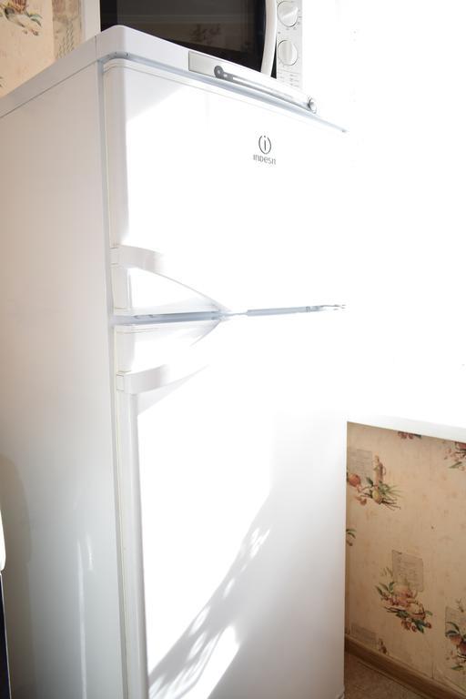 Apartment On Vasylya Chervoniya 67 罗夫诺 外观 照片